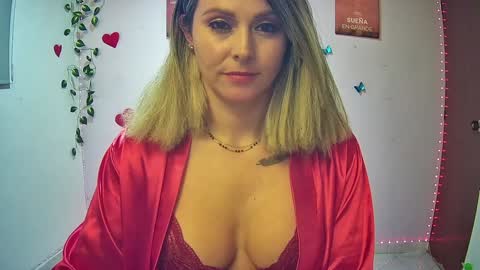 Snapshot of hestesiaxx chatting on 02/26/25, 01:43 Hestesiaxx online show from 02/26/25, 01:43