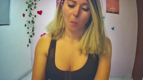 Snapshot of hestesiaxx chatting on 03/11/25, 01:16 Hestesiaxx online show from 03/11/25, 01:16