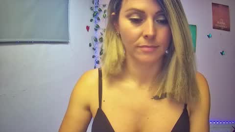 Snapshot of hestesiaxx chatting on 09/13/25, 02:55 Hestesiaxx online show from 09/13/25, 02:55