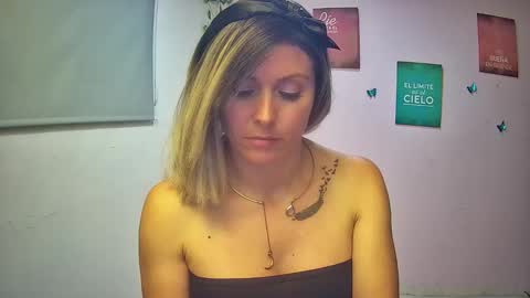 Snapshot of hestesiaxx chatting on 09/17/25, 02:35 Hestesiaxx online show from 09/17/25, 02:35