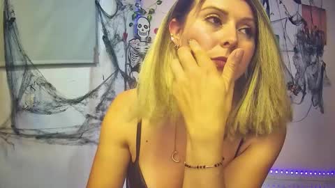 Snapshot of hestesiaxx chatting on 10/16/25, 02:12 Hestesiaxx online show from 10/16/25, 02:12