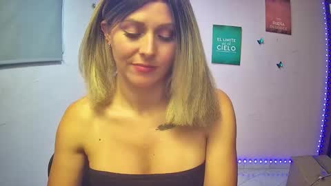 Snapshot of hestesiaxx chatting on 11/13/25, 01:26 Hestesiaxx online show from 11/13/25, 01:26