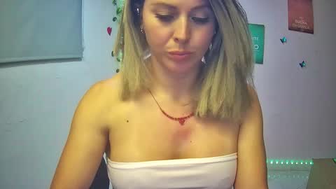 Snapshot of hestesiaxx chatting on 11/15/25, 02:09 Hestesiaxx online show from 11/15/25, 02:09