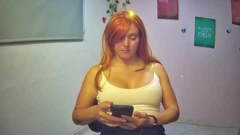 Snapshot of hestesiaxx chatting on 11/27/25, 02:24 Hestesiaxx online show from 11/27/25, 02:24