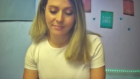 Snapshot of hestesiaxx chatting on 11/27/25, 10:56 Hestesiaxx online show from 11/27/25, 10:56