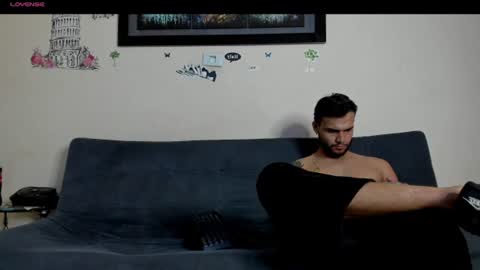 Snapshot of heteros_curious_ chatting on 06/24/26, 09:14 yeis online show from 06/24/26, 09:14