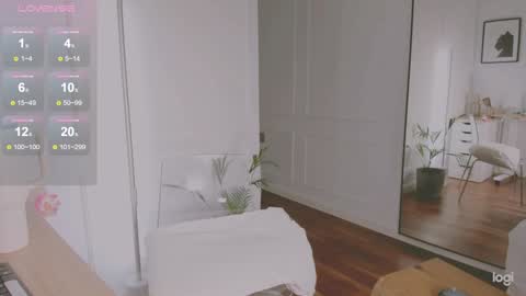 Snapshot of hevaenn chatting on 12/10/24, 05:33 hi my name is Eva. online show from 12/10/24, 05:33