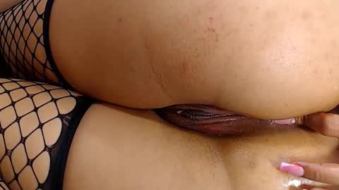 Snapshot of hexaravagina22 chatting on 11/12/25, 12:49 SARA online show from 11/12/25, 12:49