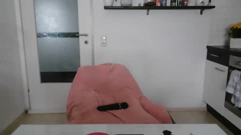 lara online show from 04/27/26, 04:16