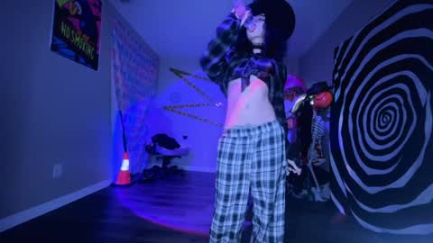 salem online show from 11/17/25, 02:39