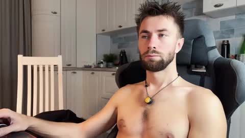 Snapshot of hey_arnold chatting on 12/04/25, 09:12 Arnold online show from 12/04/25, 09:12