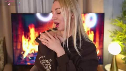 Snapshot of hey_becky chatting on 02/11/26, 06:40 Becky online show from 02/11/26, 06:40