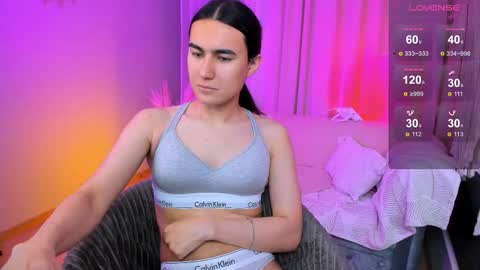 Snapshot of heyalena chatting on 09/19/25, 06:59 heyalena online show from 09/19/25, 06:59