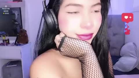 Snapshot of heyemi09 chatting on 07/18/26, 02:49 heyemi09 online show from 07/18/26, 02:49