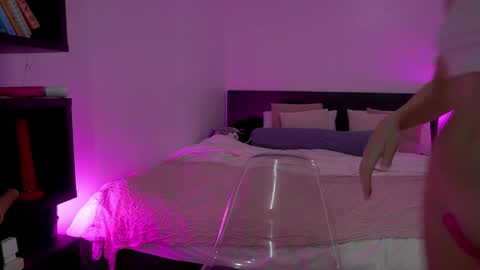 Snapshot of heykittyy chatting on 01/27/25, 03:47 Hi guys You can call me Kitty online show from 01/27/25, 03:47