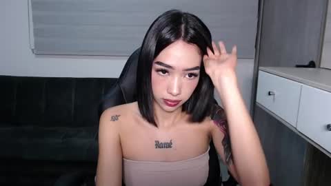 Laura online show from 06/10/26, 03:50