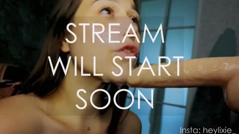Snapshot of heylixie_ chatting on 09/15/25, 12:54 Li online show from 09/15/25, 12:54