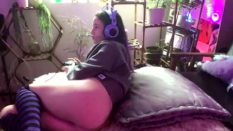 Snapshot of heynicole01 chatting on 01/02/25, 10:33 FlexieFae online show from 01/02/25, 10:33