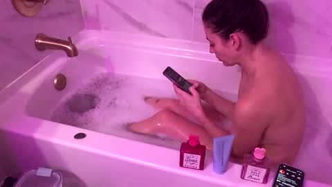 Snapshot of heynicole01 chatting on 01/12/25, 11:58 FlexieFae online show from 01/12/25, 11:58
