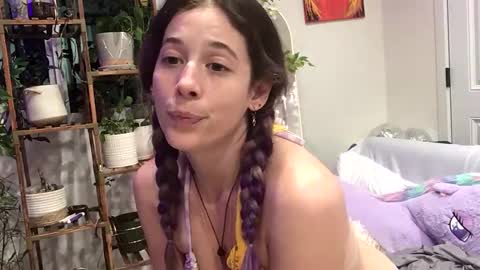 Snapshot of heynicole01 chatting on 03/01/25, 03:43 FlexieFae online show from 03/01/25, 03:43