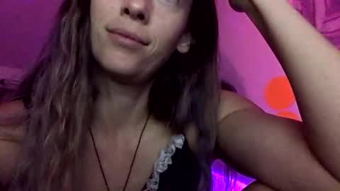 Snapshot of heynicole01 chatting on 10/07/25, 04:31 FlexieFae online show from 10/07/25, 04:31