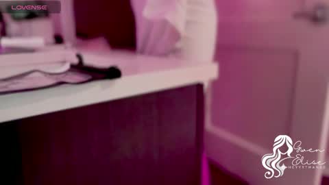 Snapshot of heyyythanks chatting on 11/06/25, 01:17 Gwen Elise online show from 11/06/25, 01:17