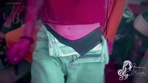 Snapshot of heyyythanks chatting on 11/11/25, 12:21 Gwen Elise online show from 11/11/25, 12:21