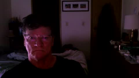 Snapshot of hg99too chatting on 10/04/25, 02:04 hg99too online show from 10/04/25, 02:04