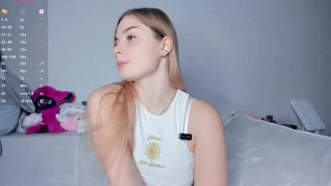 Snapshot of hidden_charm chatting on 02/24/26, 01:31 Elizabeth online show from 02/24/26, 01:31