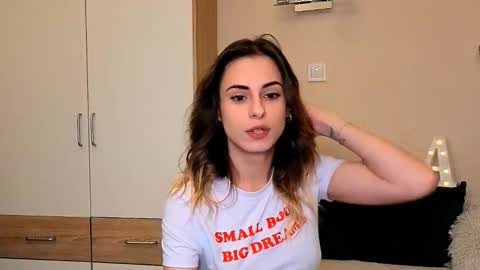 Snapshot of hidden_gem__ chatting on 10/24/25, 05:53 Ana online show from 10/24/25, 05:53