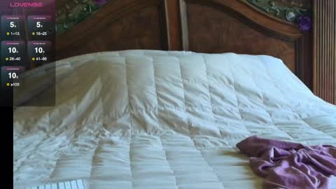 Snapshot of hidden_gold_milf chatting on 05/14/26, 02:46 hidden_gold_milf online show from 05/14/26, 02:46