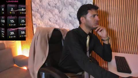 Snapshot of hiddenoffice chatting on 10/10/25, 01:48 George online show from 10/10/25, 01:48