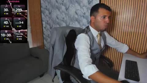 George online show from 11/18/25, 09:41