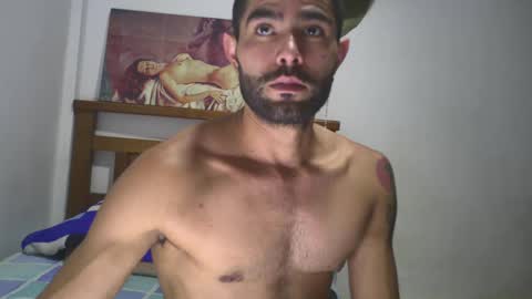 Snapshot of hideonbush051 chatting on 09/30/25, 03:44 hideonbush online show from 09/30/25, 03:44