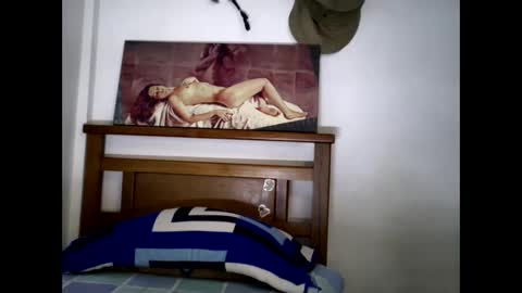 Snapshot of hideonbush051 chatting on 10/06/25, 03:31 hideonbush online show from 10/06/25, 03:31