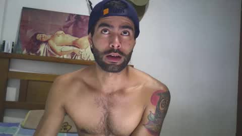 Snapshot of hideonbush051 chatting on 10/29/25, 02:52 hideonbush online show from 10/29/25, 02:52