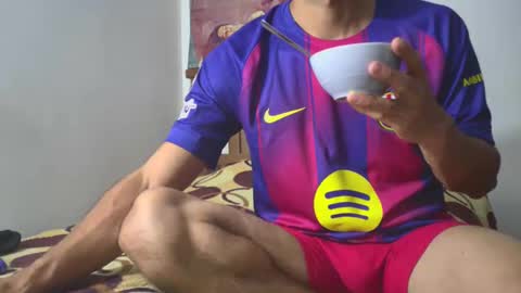 Snapshot of hideonbush051 chatting on 11/09/25, 02:32 hideonbush online show from 11/09/25, 02:32