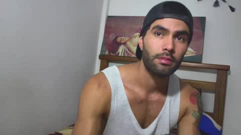 Snapshot of hideonbush051 chatting on 11/13/25, 12:20 hideonbush online show from 11/13/25, 12:20