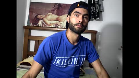 Snapshot of hideonbush051 chatting on 12/17/25, 11:49 hideonbush online show from 12/17/25, 11:49