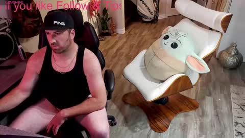 Snapshot of highclass92i chatting on 09/18/25, 07:49 High4This online show from 09/18/25, 07:49