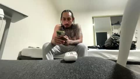 hihello400 online show from 11/25/25, 12:32