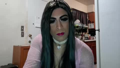 Snapshot of hihheelstranny chatting on 02/15/25, 08:00 hihheelstranny online show from 02/15/25, 08:00