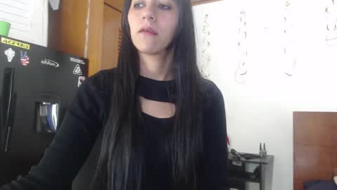 hilaril18 online show from 12/05/24, 01:14