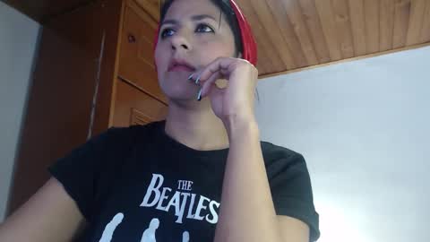 hilaril18 online show from 10/15/25, 12:00