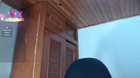 hilaril18 online show from 11/20/25, 12:33