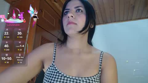 hilaril18 online show from 11/29/25, 12:02