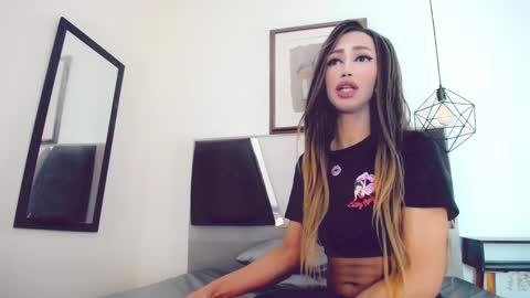 Snapshot of hilary_avilan chatting on 01/07/25, 07:28 Hilary Avilan online show from 01/07/25, 07:28