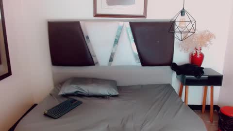 Snapshot of hilary_avilan chatting on 02/26/25, 11:04 Hilary Avilan online show from 02/26/25, 11:04