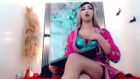 Snapshot of hilary_avilan chatting on 09/22/25, 07:05 Hilary Avilan online show from 09/22/25, 07:05