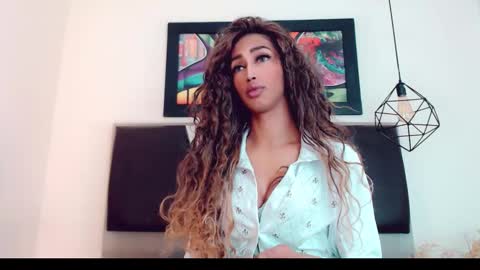 Snapshot of hilary_avilan chatting on 12/16/25, 07:08 Hilary Avilan online show from 12/16/25, 07:08